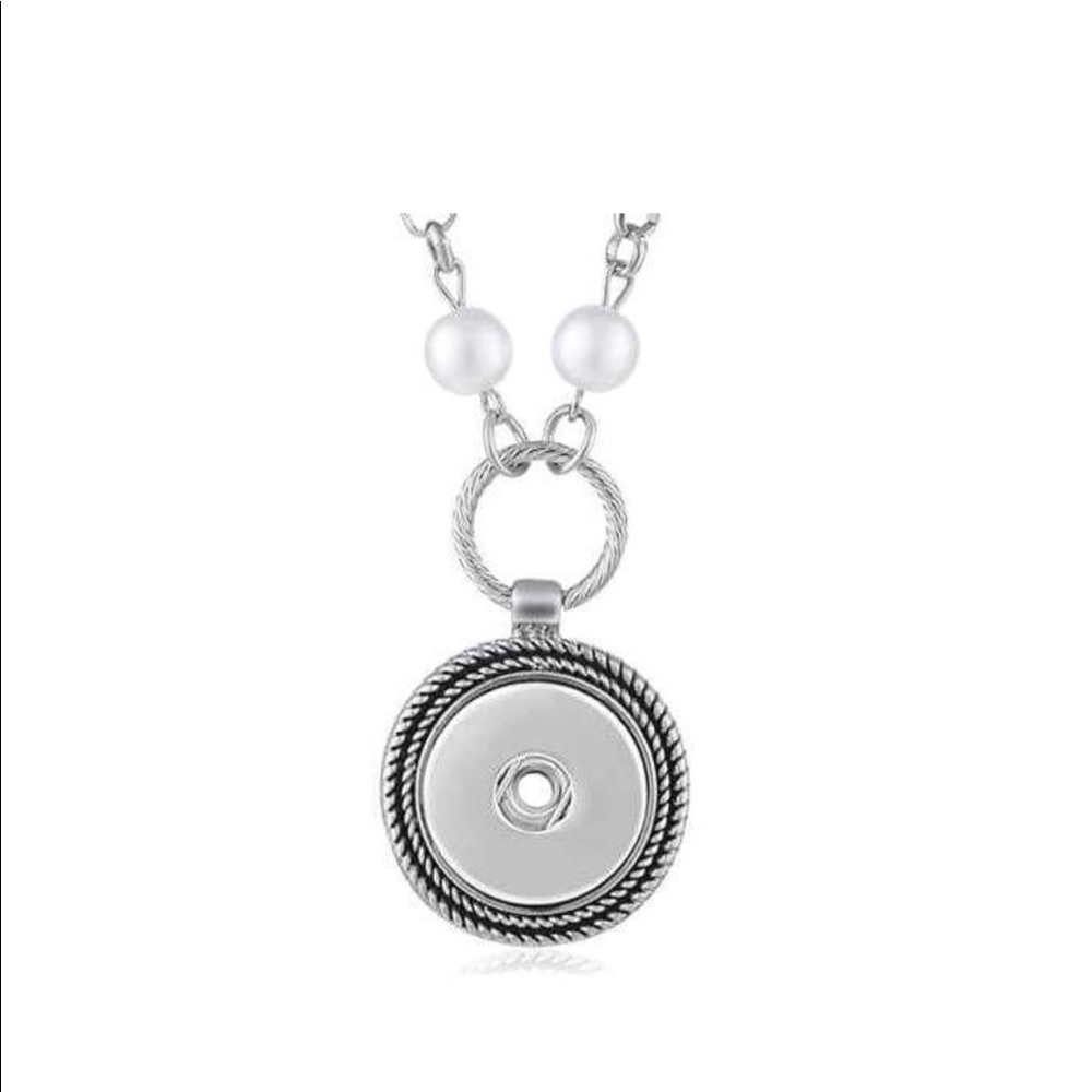 Snap Pearl Necklace